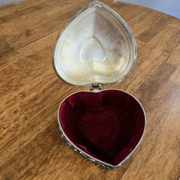 Silver Plated Velvet Lined Intricate Floral Heart Jewelry Trinket Box Vintage - Picture 3 of 10